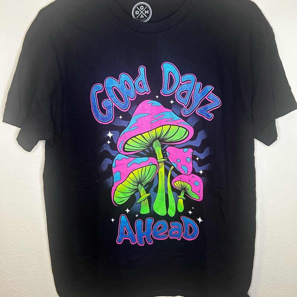 Good Dayz Ahead Black Graphic Tee